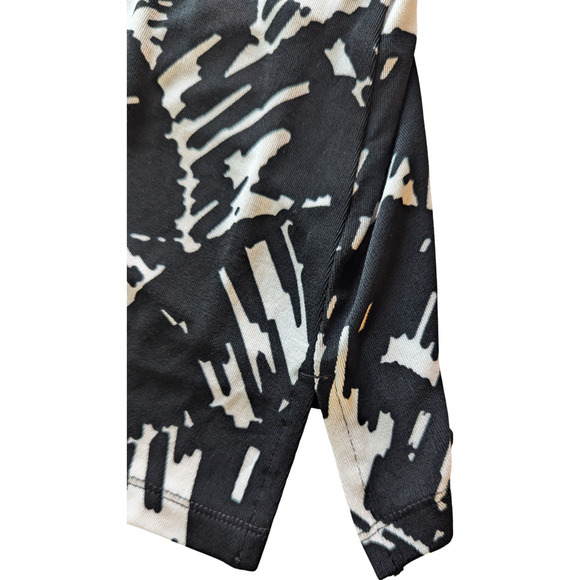 CHICO'S Women's Sleeveless V-Neck Blouse, Stretchy, Black/White, Size 3 - Picture 6 of 6